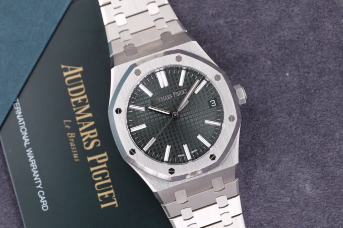 Audemars Piguet Royal Oak 15510ST.OO.1320ST.09 Green Dial Like New 2024