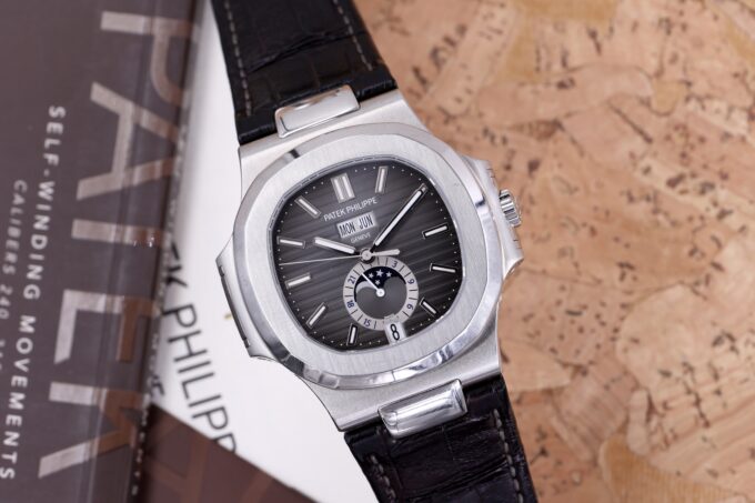 Patek Philippe Nautilus 5726A Full Set Excellent Condition