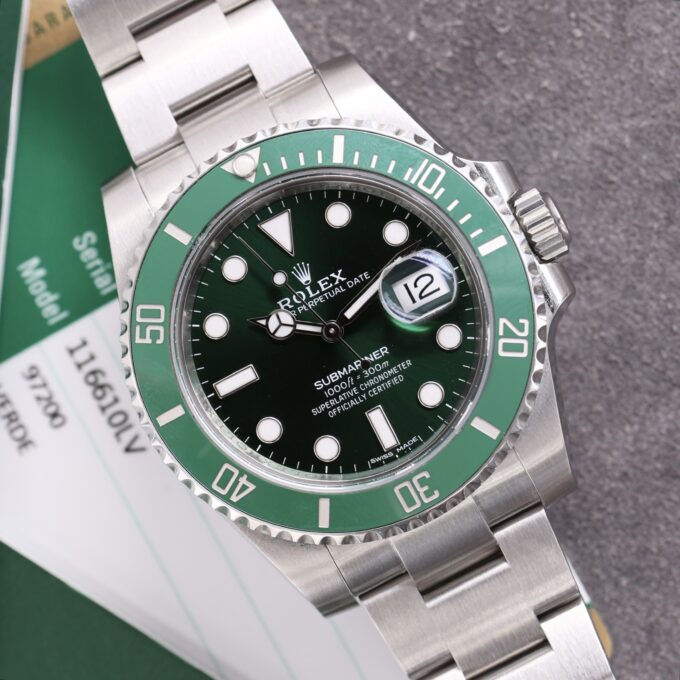 Rolex Submariner Date Hulk 116610LV Full Set Excellent Condition 2017